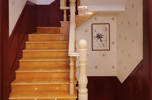 嘉善中式别墅室内汉白玉石楼梯的定制安装装饰效果